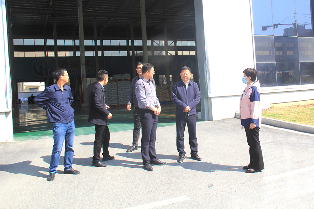 池州市東至縣副縣長徐洪河，生態(tài)環(huán)境局黨組成員洪小兵等一行蒞臨豪家管業(yè)考察交流2